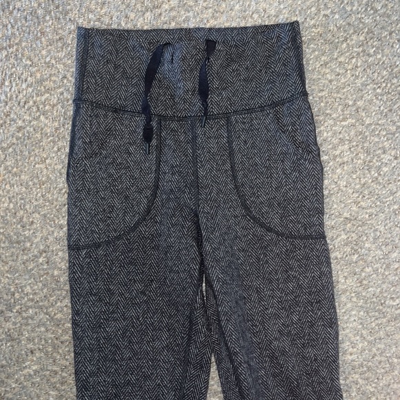 Lululemon pants. 4 - Picture 2 of 10